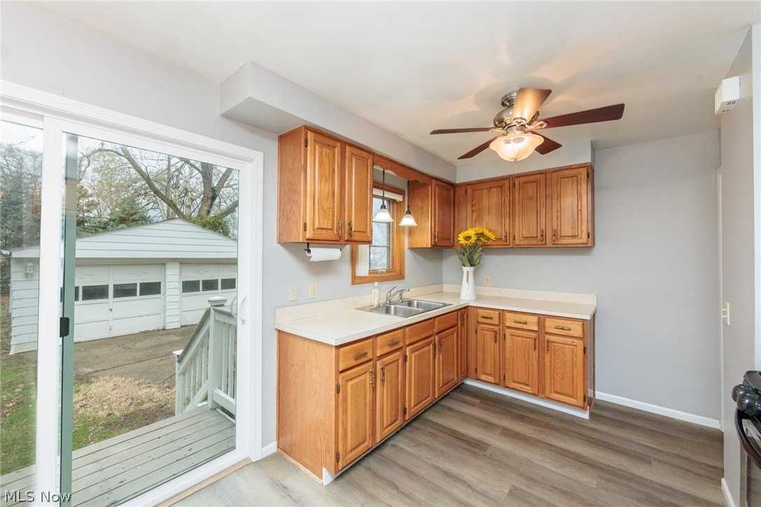 762 E 305th St - Photo 4 of 15