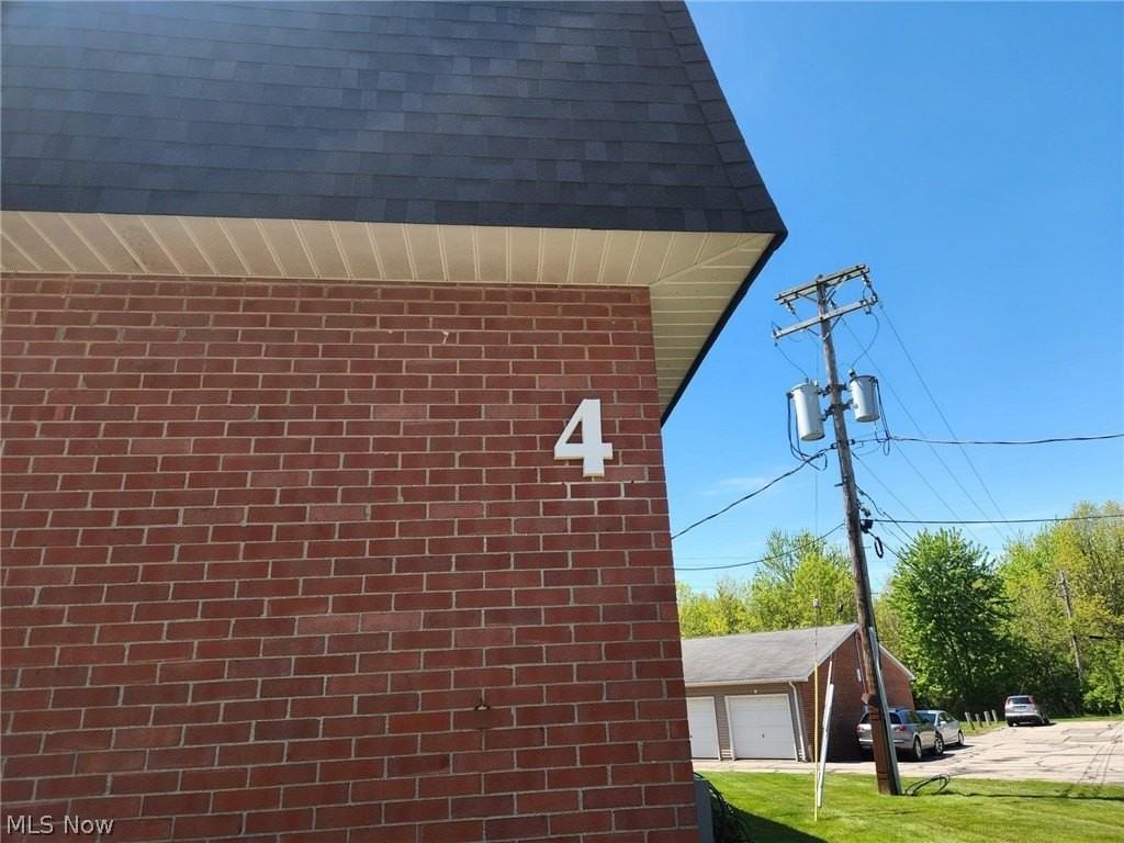 216 Moore Rd - Photo 4 of 8