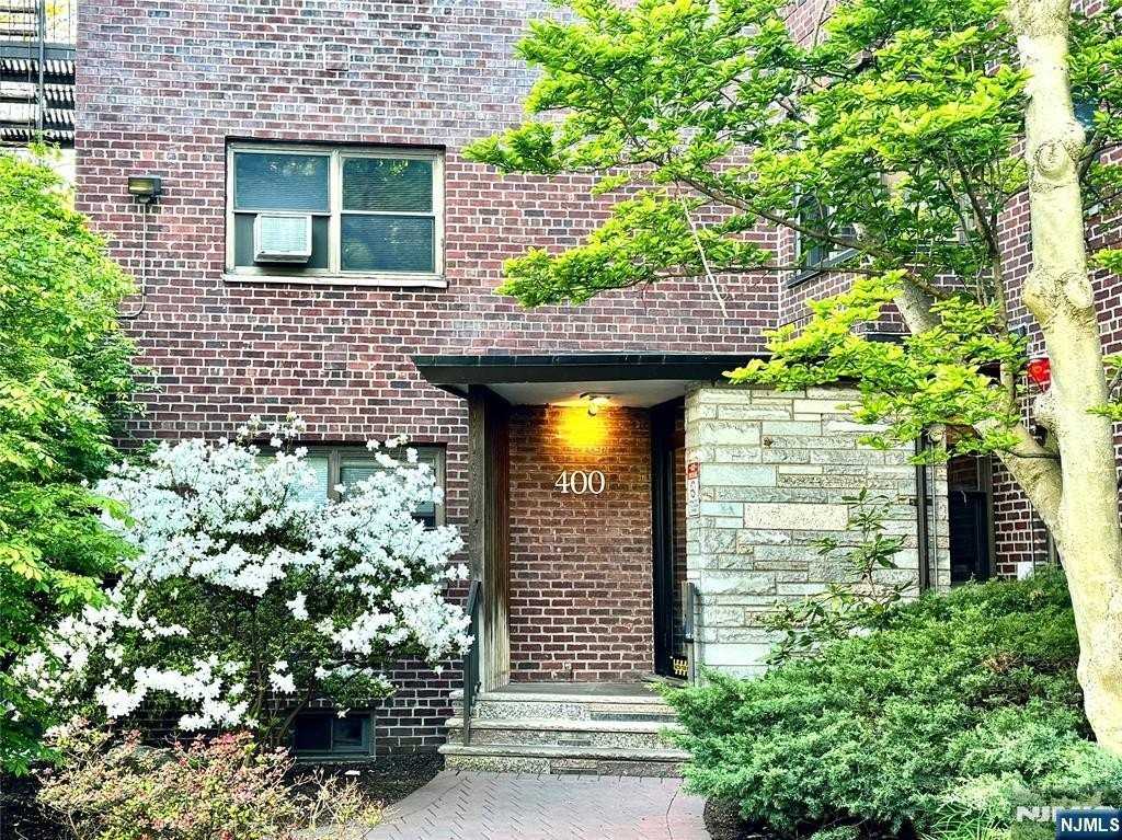 400 Fairview Ave