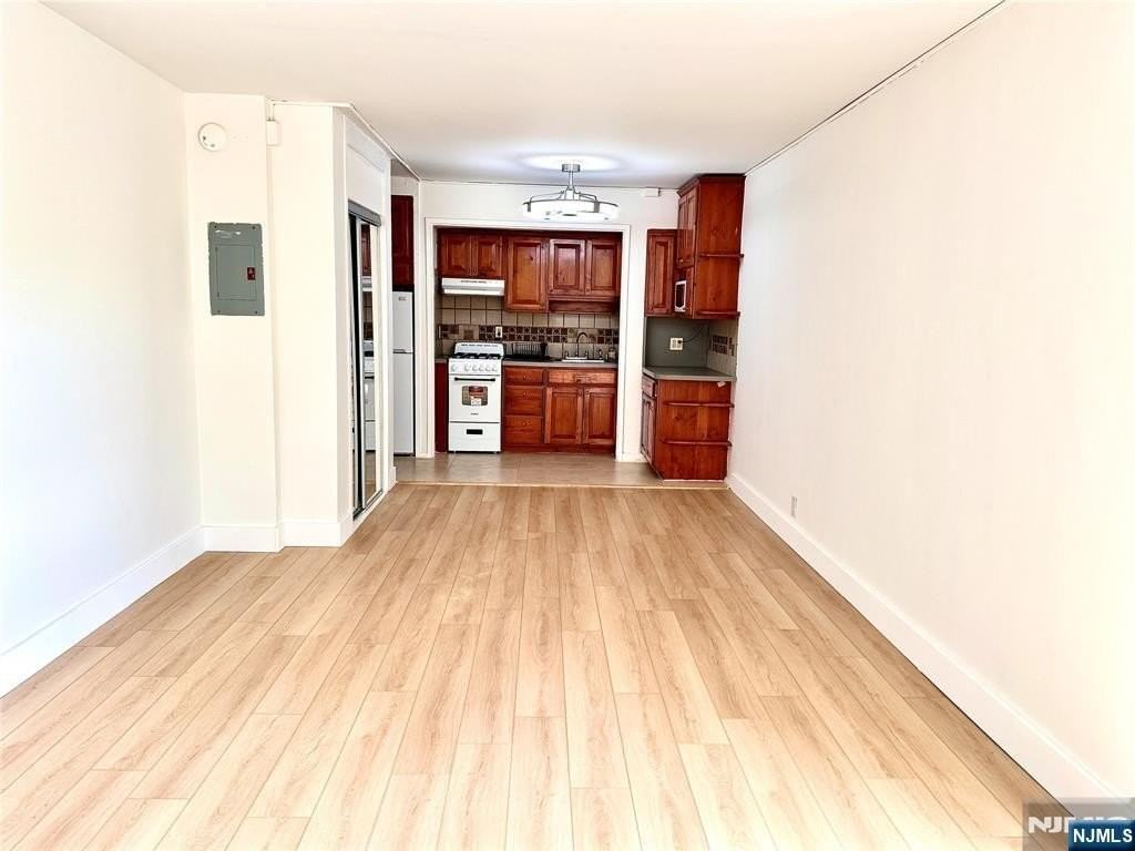 400 Fairview Ave - Photo 3 of 29