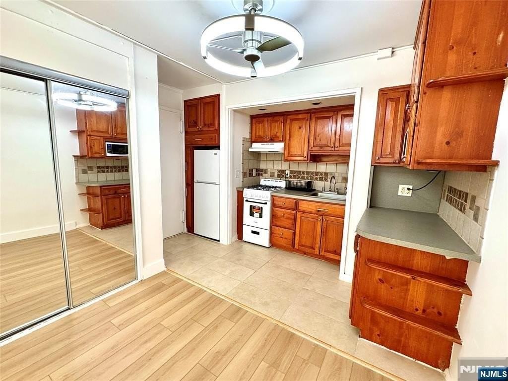 400 Fairview Ave - Photo 4 of 29