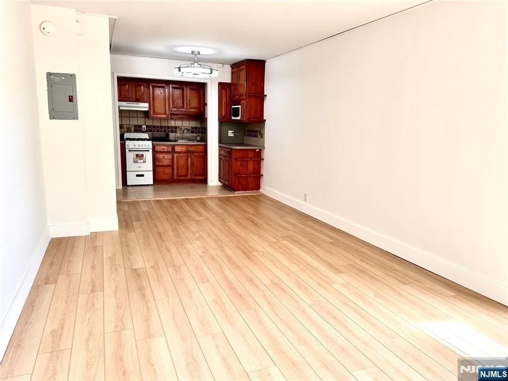 400 Fairview Ave - Photo 7 of 29