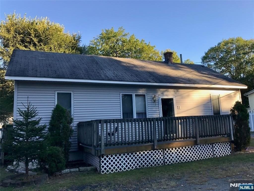 1 Cedar Ln - Photo 2 of 9