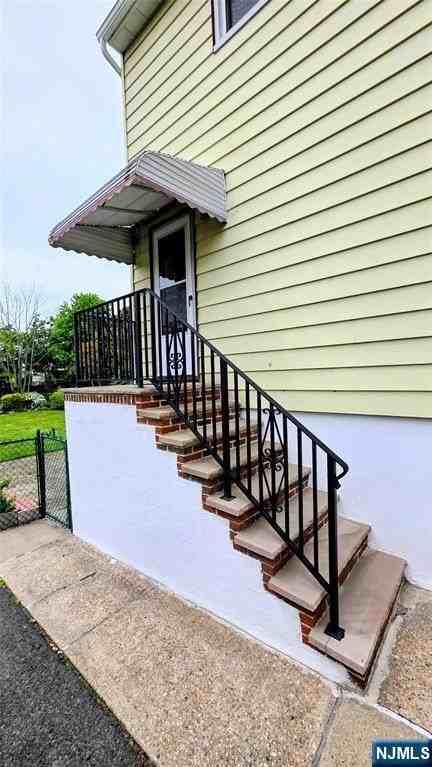 648 Milton Ave 1st Fl - Photo 3 of 21