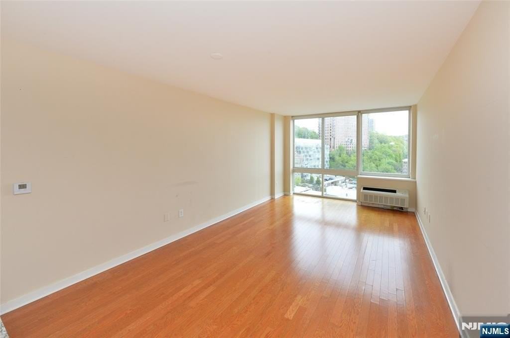 1111 Hudson Park - Photo 2 of 23