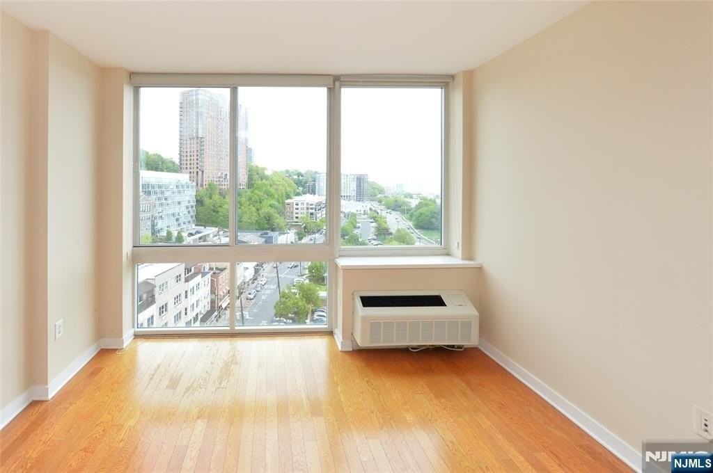 1111 Hudson Park - Photo 3 of 23