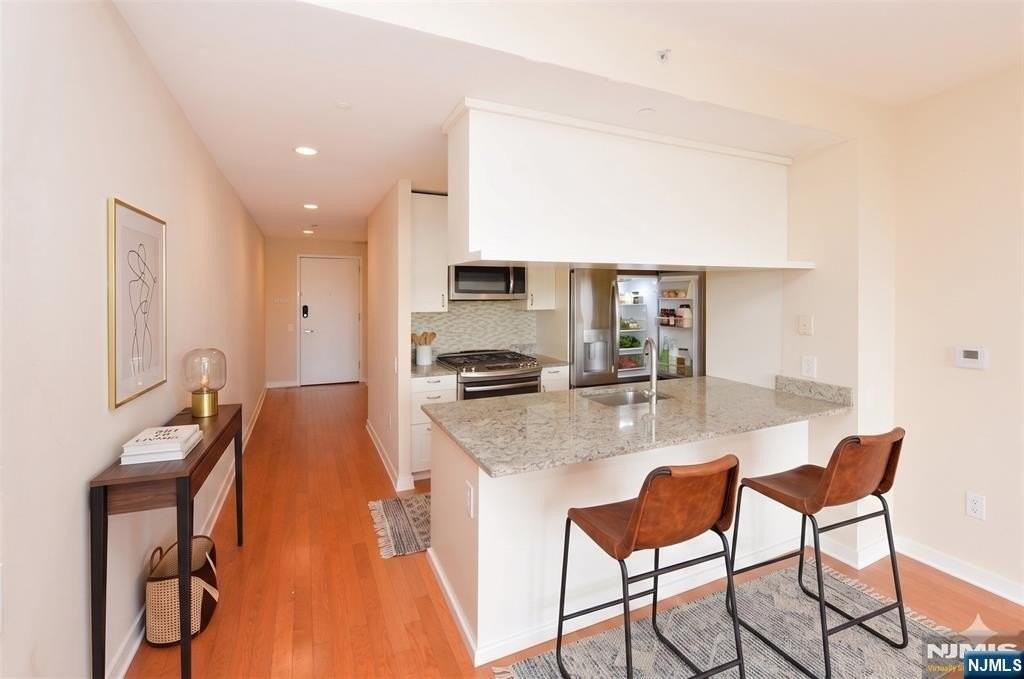 1111 Hudson Park - Photo 4 of 23