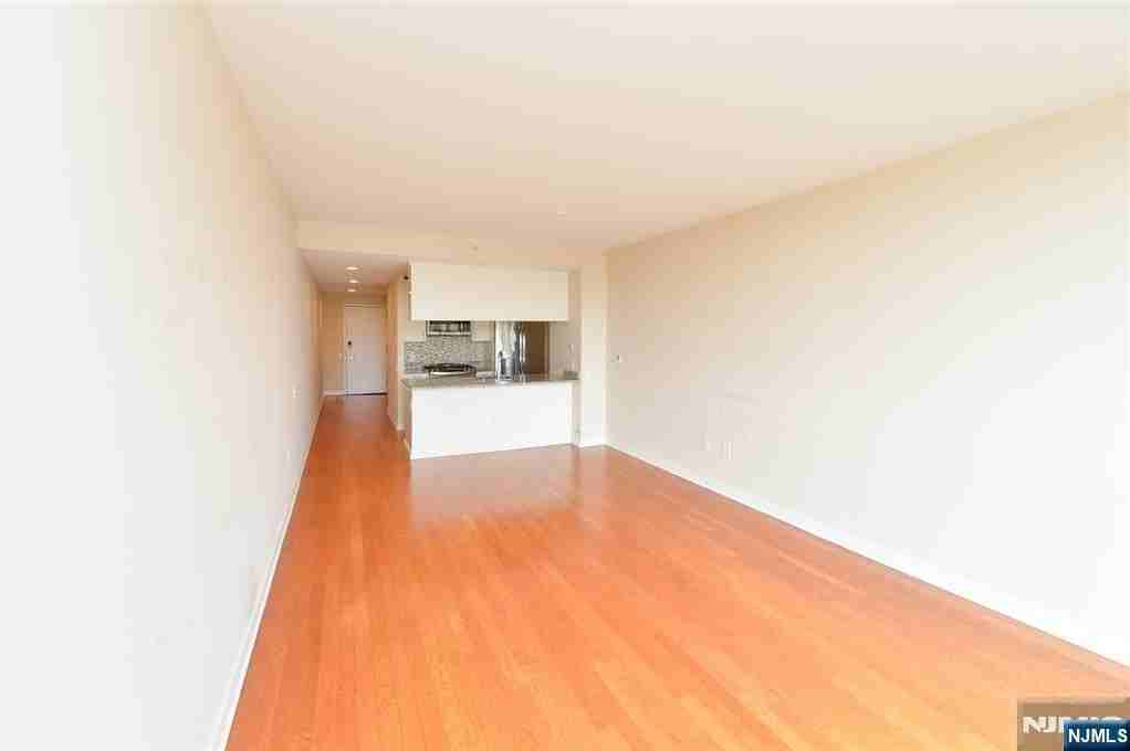1111 Hudson Park - Photo 5 of 23