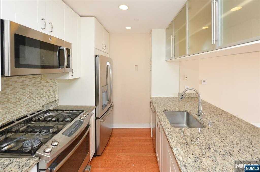 1111 Hudson Park - Photo 7 of 23