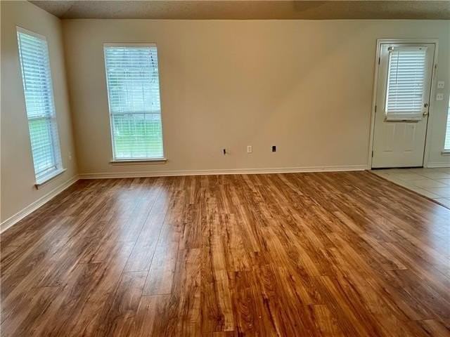 735 Nancy St - Photo 3 of 12