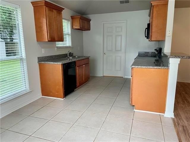 735 Nancy St - Photo 5 of 12