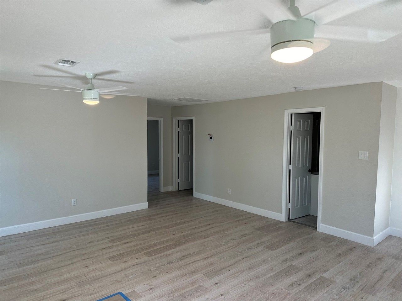 820 Bennington St #A - Photo 3 of 10