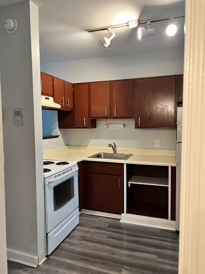 13 N College St #4 - Photo 3 of 7