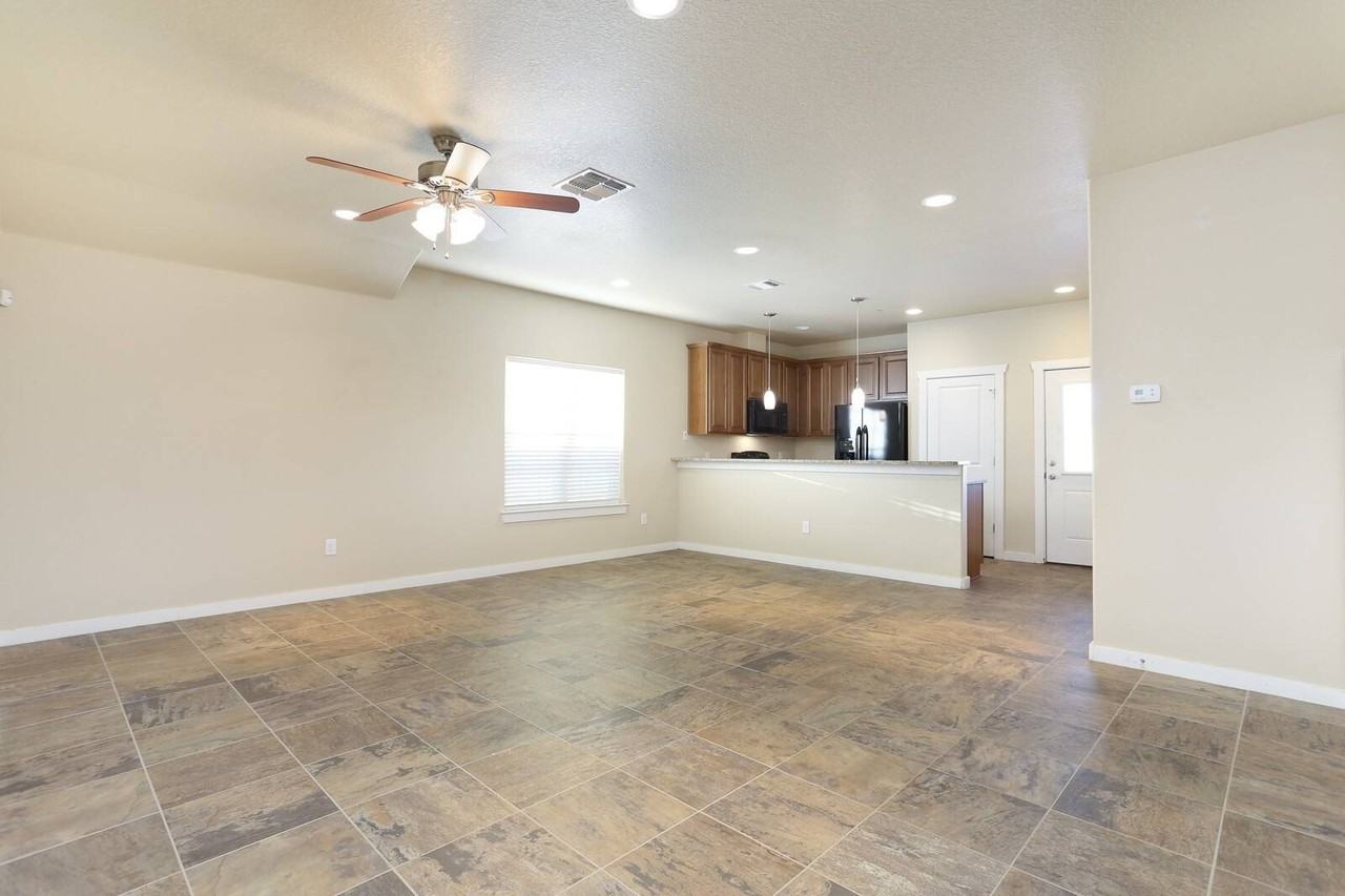 223 Circle Ct - Photo 5 of 23