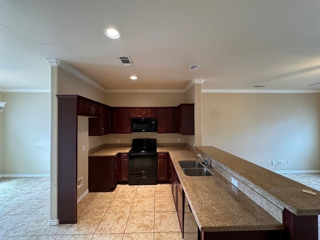7214 Barksdale Ln - Photo 4 of 28
