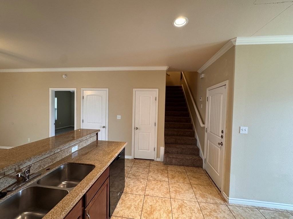 7214 Barksdale Ln - Photo 7 of 28