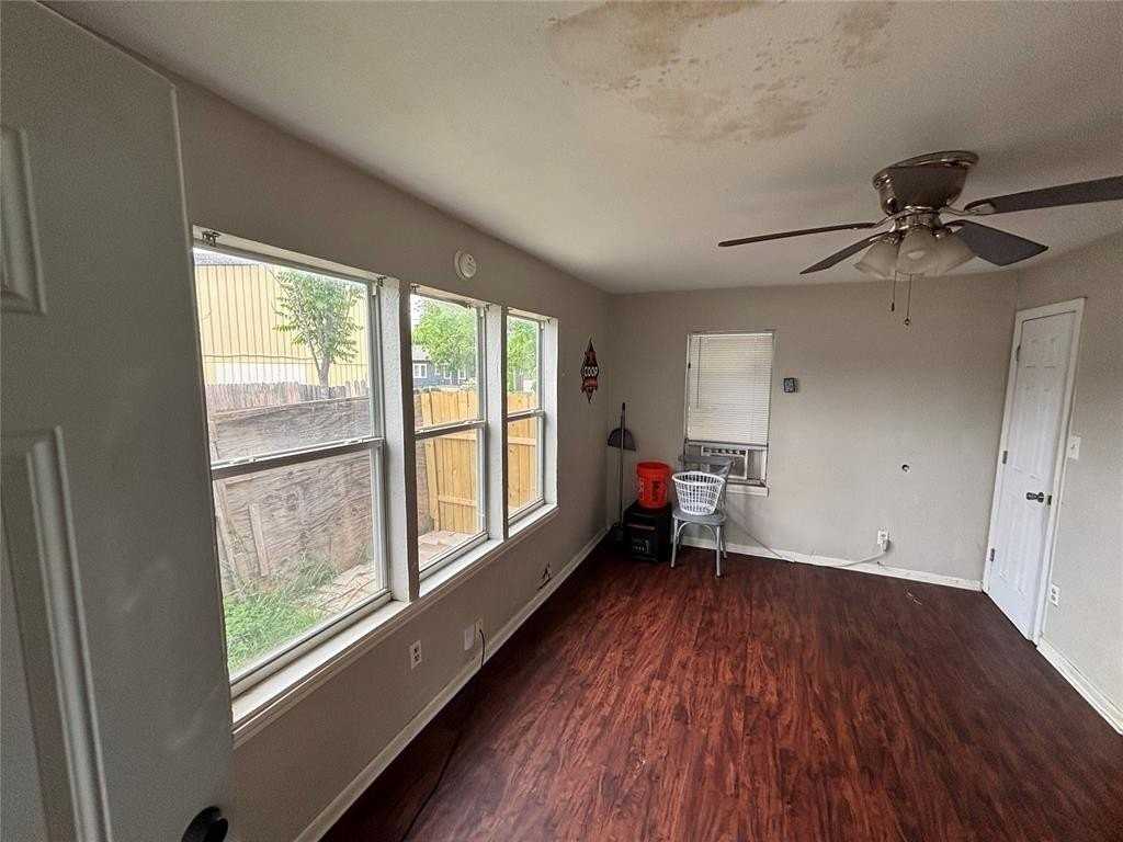 1840 Nw 12th St - Photo 2 of 5