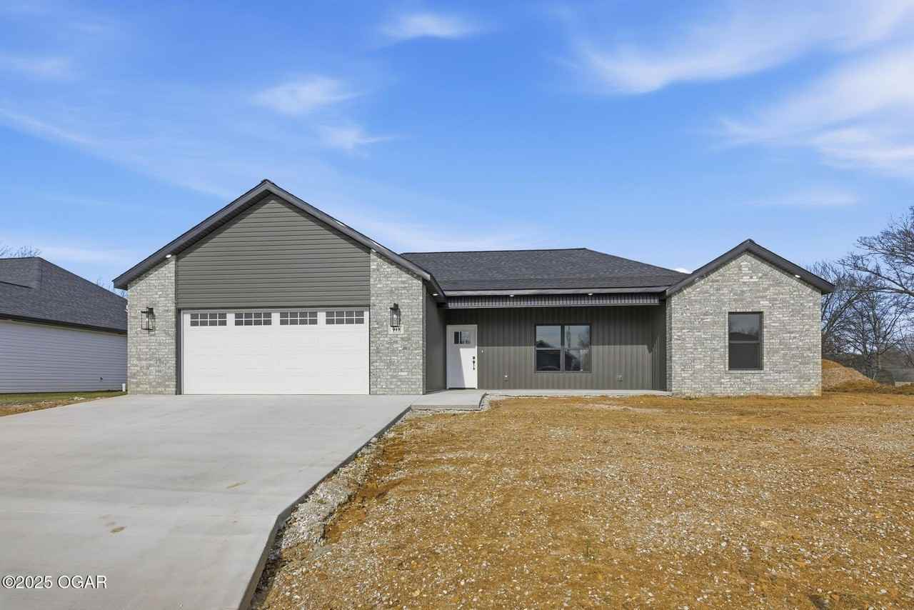 913 Samthea Dr