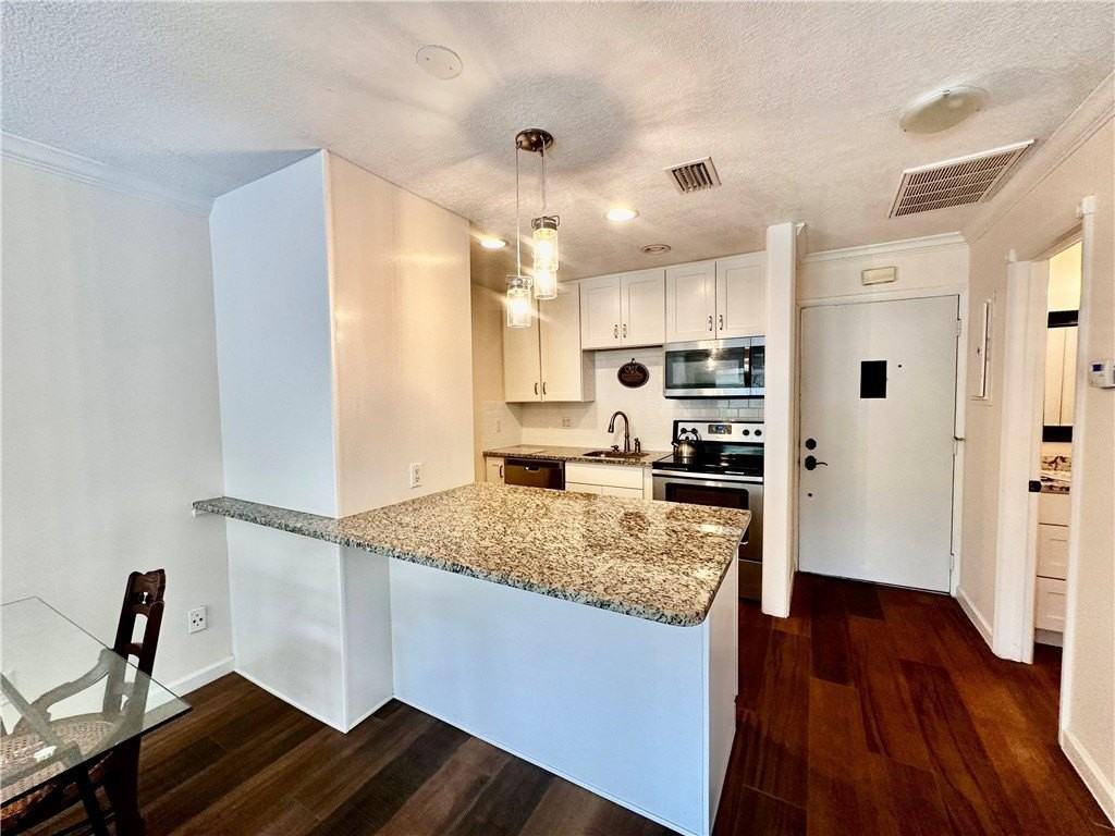 1815 Robalo Dr #C201 - Photo 3 of 31