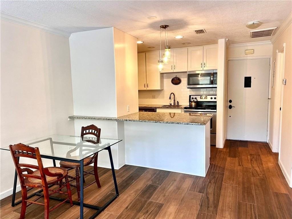1815 Robalo Dr #C201 - Photo 7 of 31