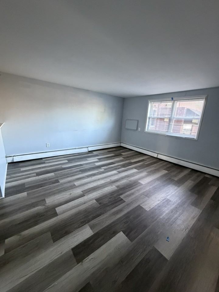 5231 Oxford Ave - Photo 3 of 5
