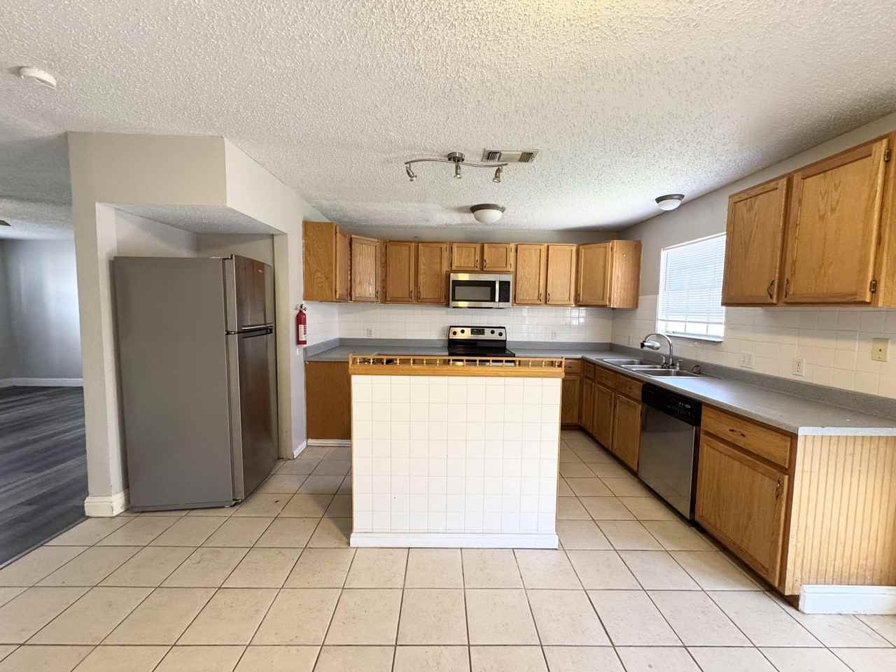 1569 Clayton St - Photo 3 of 13