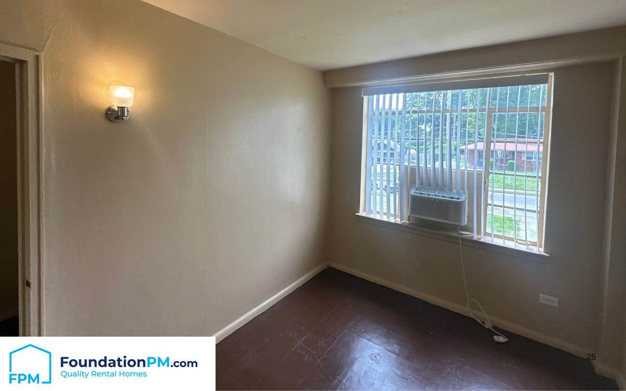 1911 S Parkway E #5 - Photo 7 of 10
