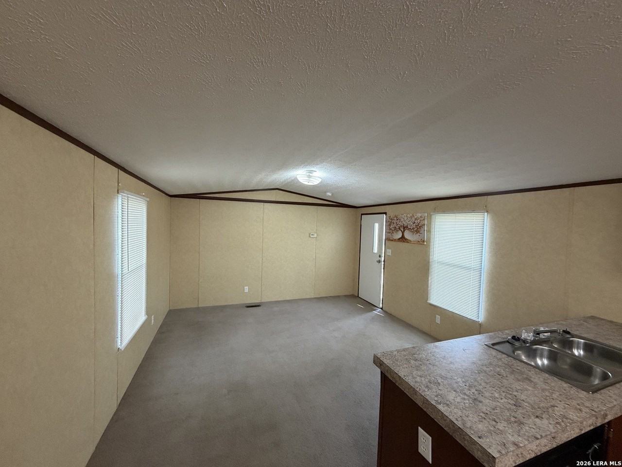 4423 E Houston St - Photo 4 of 14
