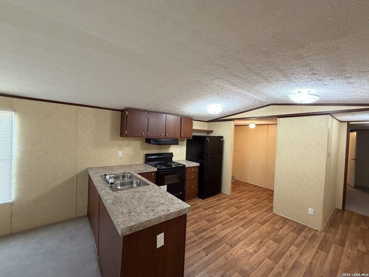 4423 E Houston St - Photo 5 of 14