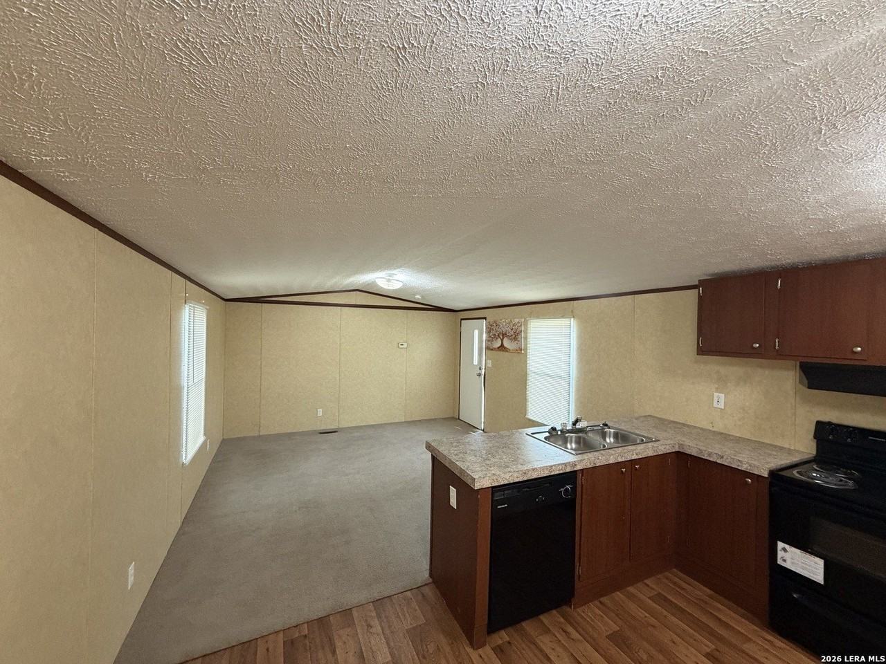 4423 E Houston St - Photo 7 of 14