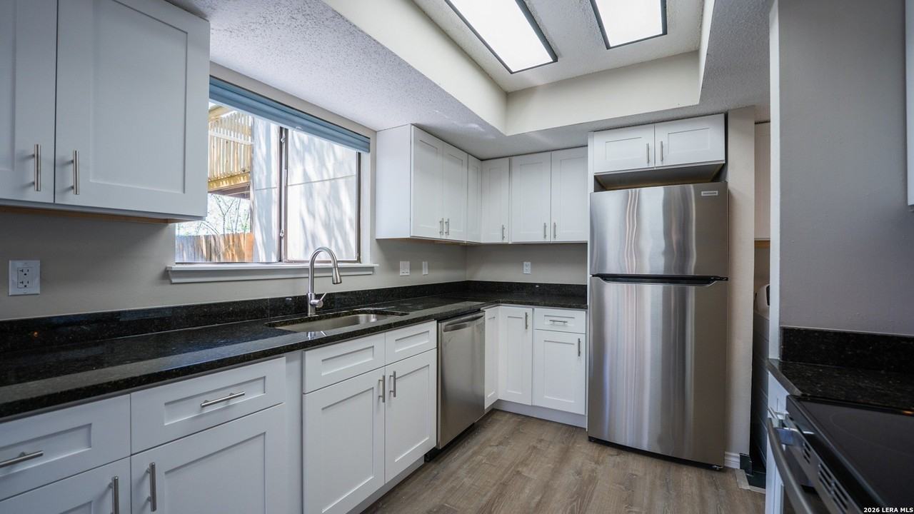 9914 Ardash Ln - Photo 3 of 42