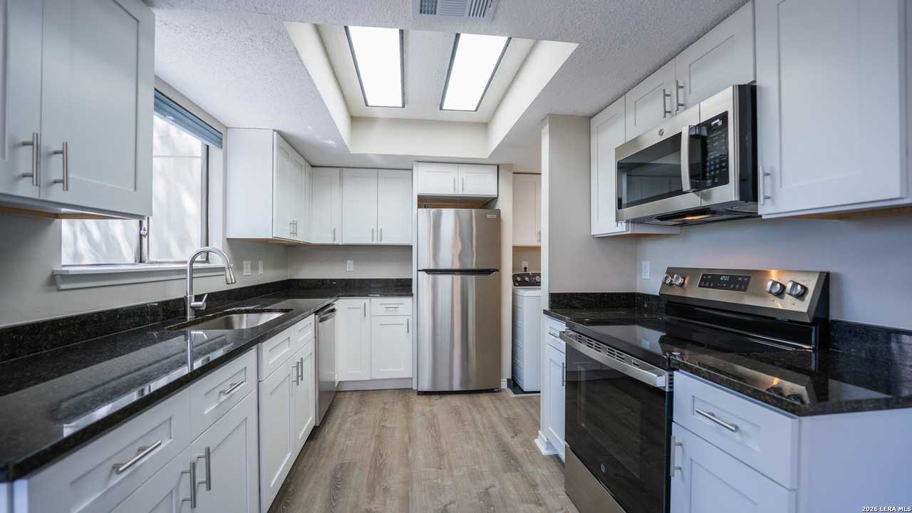 9914 Ardash Ln - Photo 4 of 42
