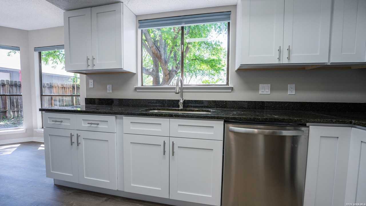 9914 Ardash Ln - Photo 7 of 42