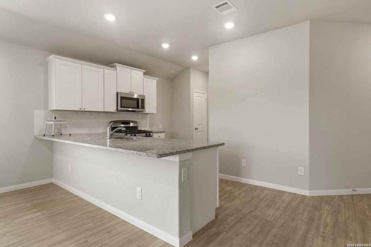 7814 Annex St - Photo 4 of 15