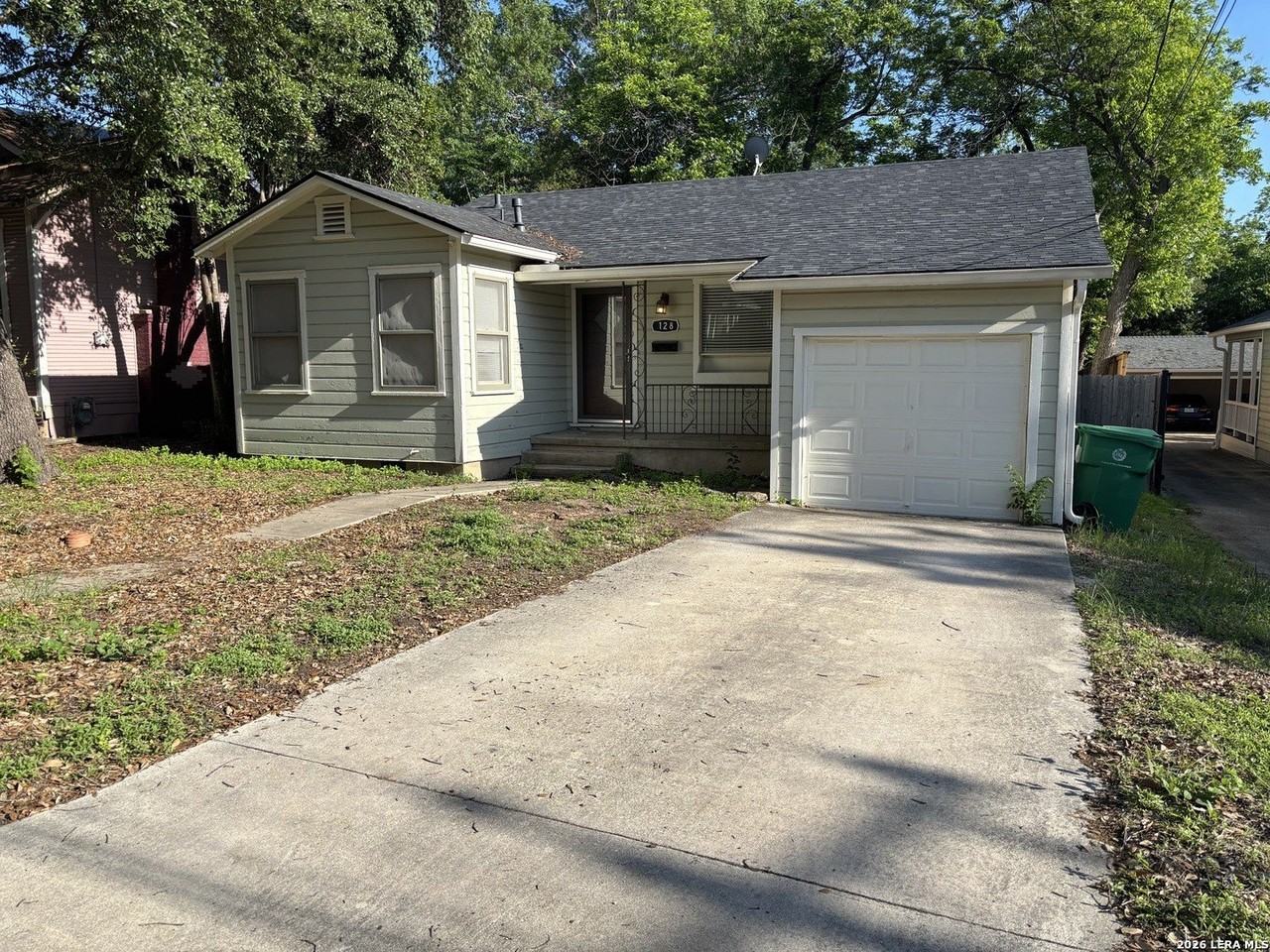 128 Corona Ave - Photo 2 of 30
