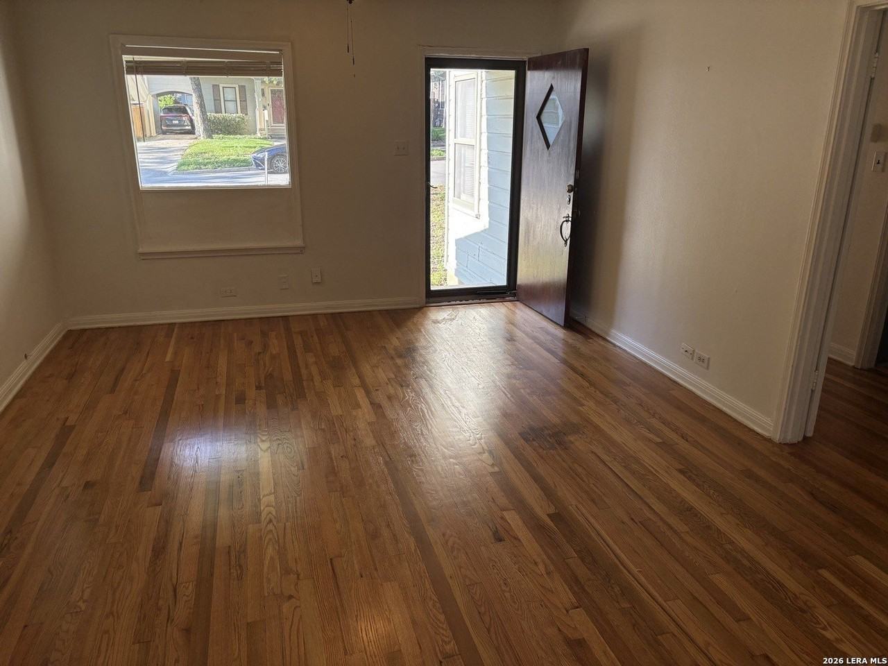 128 Corona Ave - Photo 4 of 30