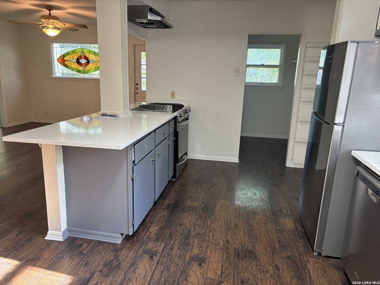 128 Corona Ave - Photo 6 of 30