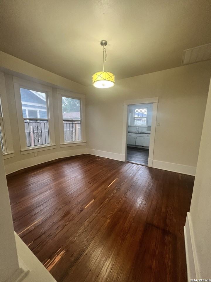 149 Weymouth St - Photo 4 of 10