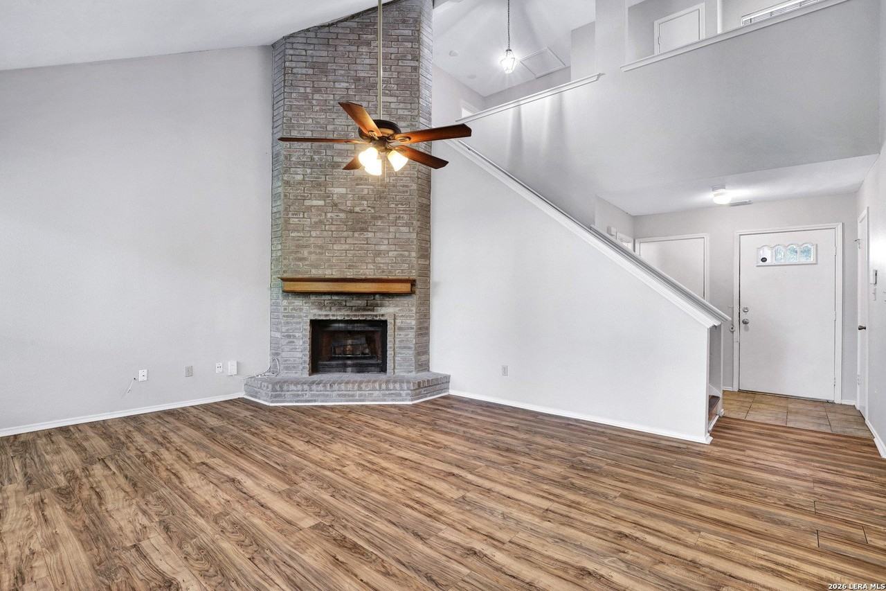 13802 Cypress Hollow Dr - Photo 2 of 26