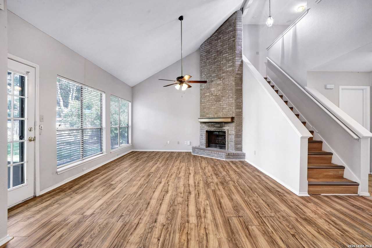 13802 Cypress Hollow Dr - Photo 3 of 26