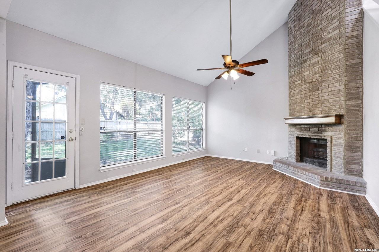 13802 Cypress Hollow Dr - Photo 4 of 26