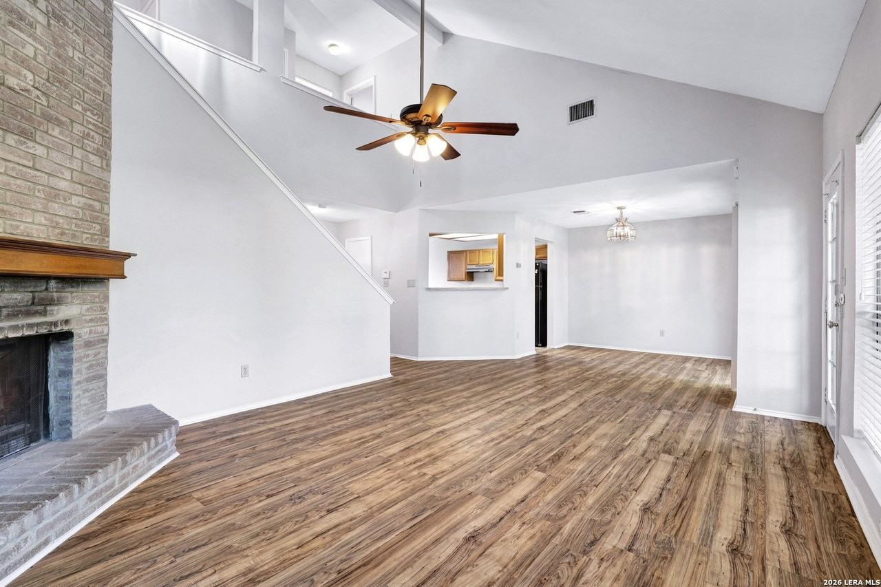 13802 Cypress Hollow Dr - Photo 5 of 26