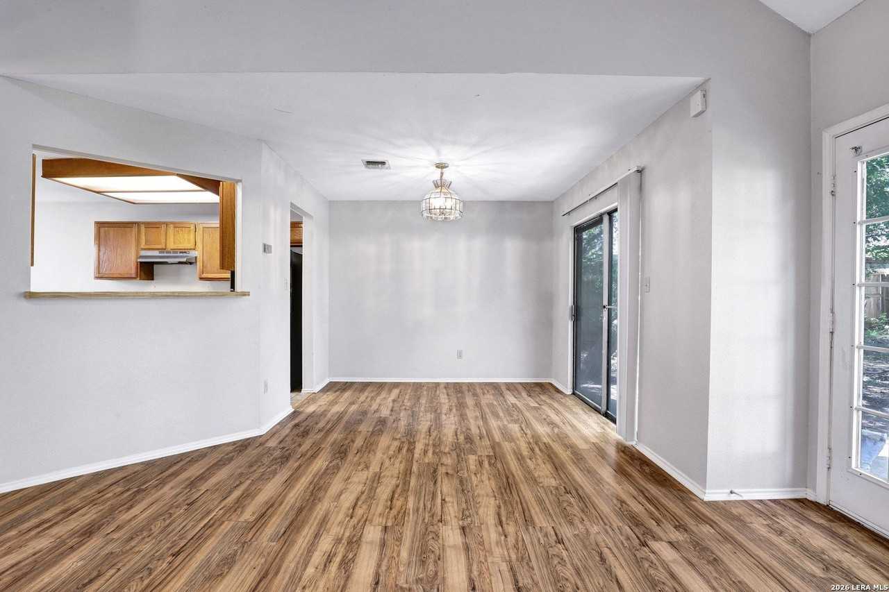 13802 Cypress Hollow Dr - Photo 6 of 26