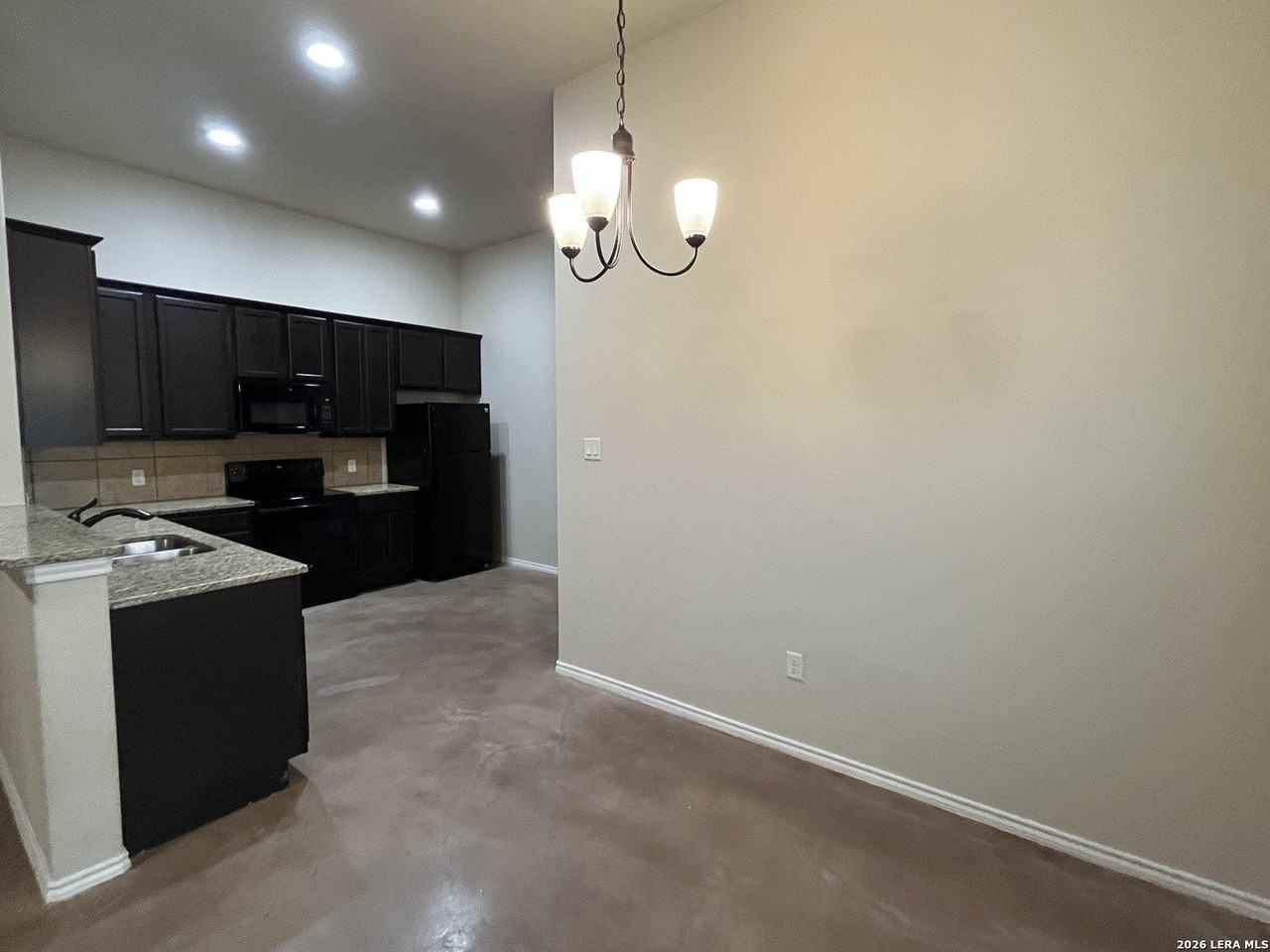 698 Saengerhalle Rd - Photo 7 of 25