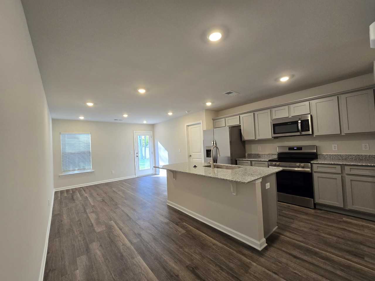 1128 Russell Dr - Photo 4 of 22
