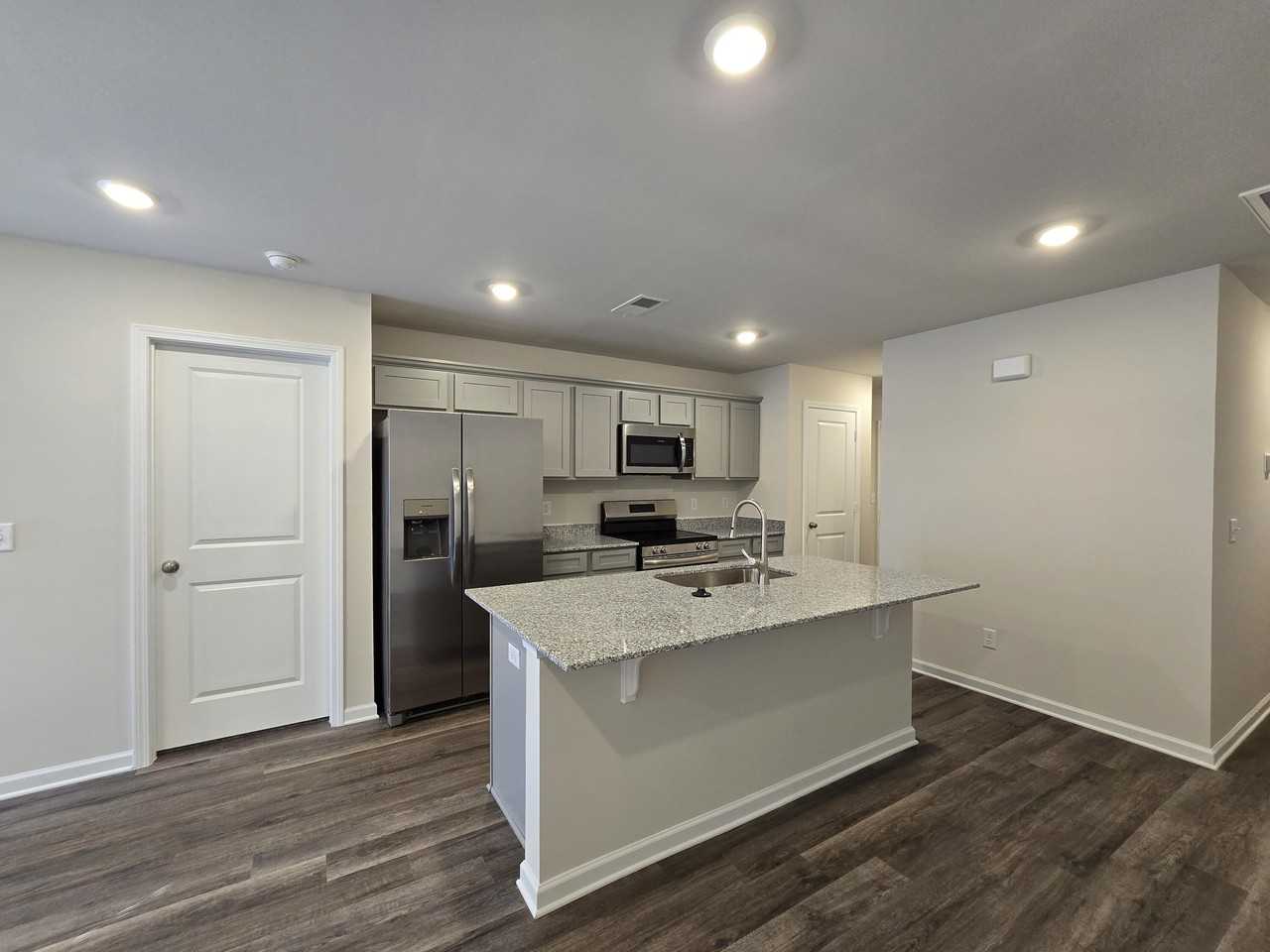 1128 Russell Dr - Photo 5 of 22