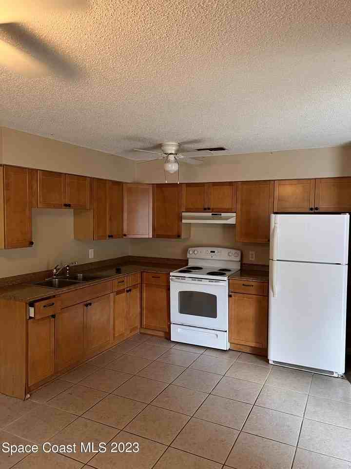 118 Olive St - Photo 2 of 7