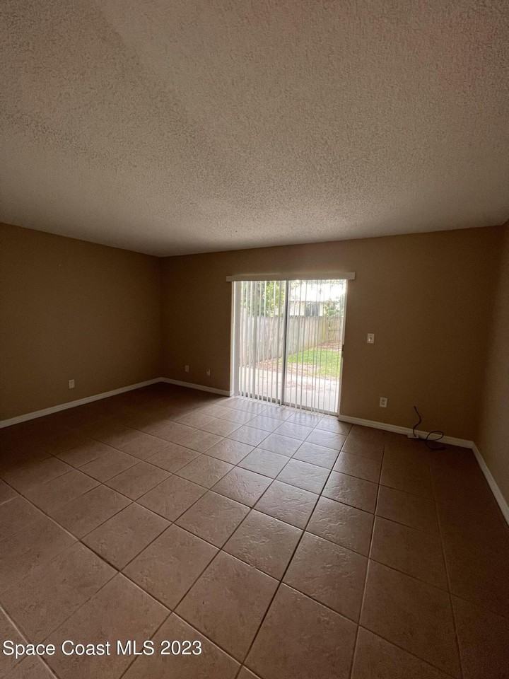 118 Olive St - Photo 4 of 7