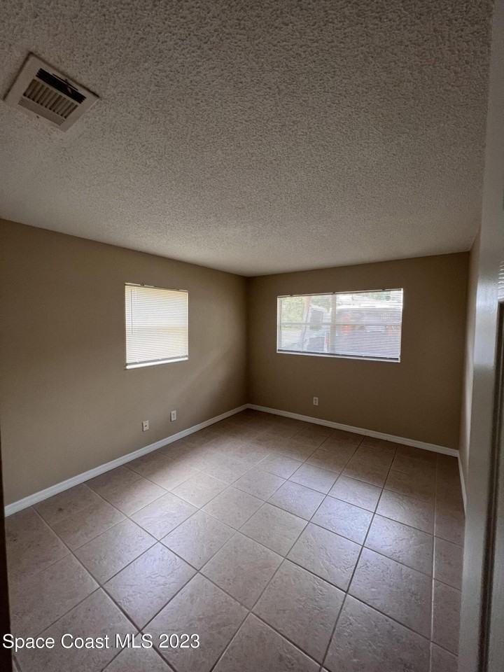 118 Olive St - Photo 6 of 7
