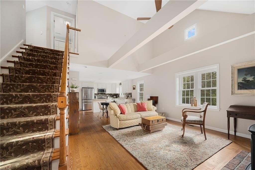 318 Sutton St - Photo 5 of 24